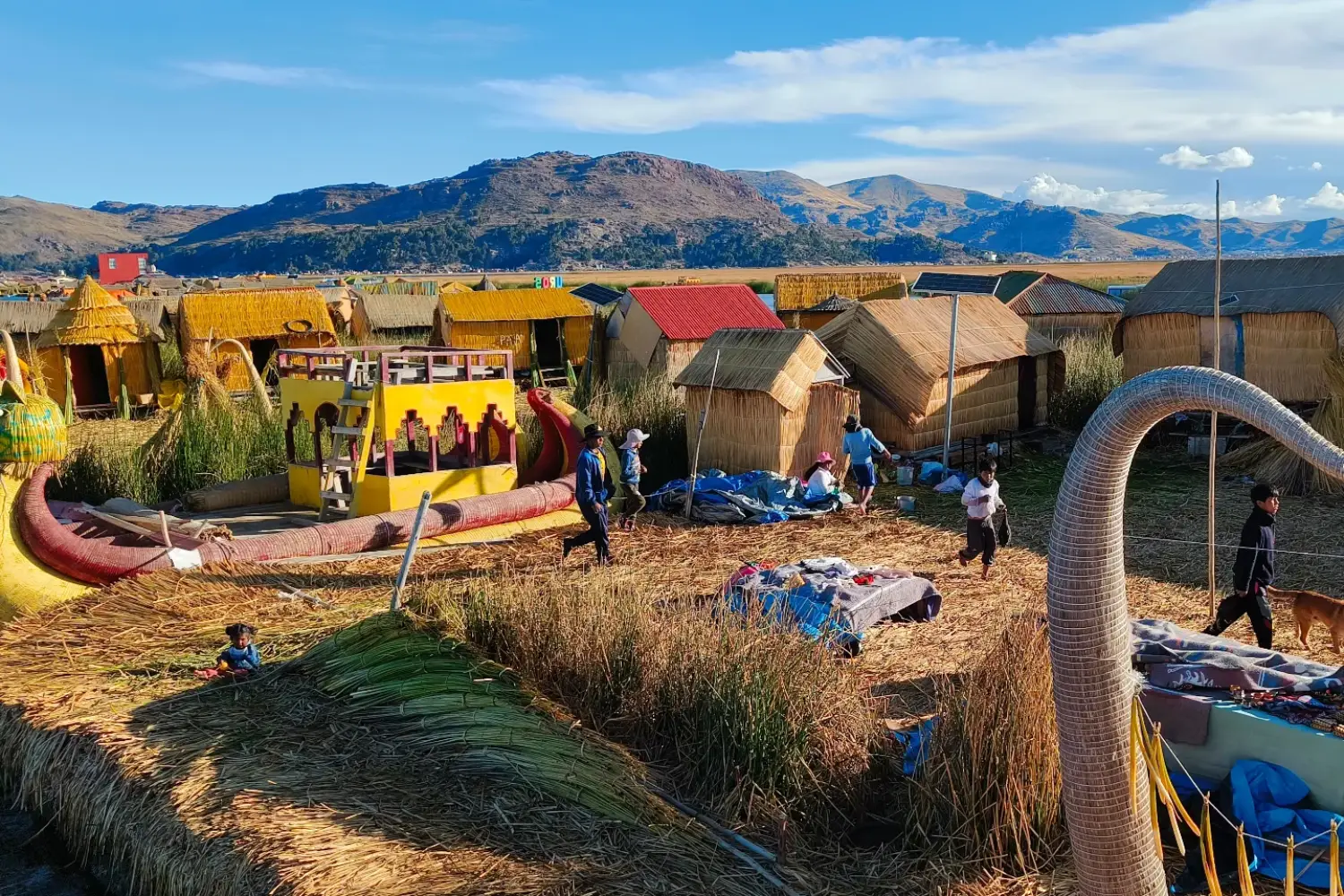 Travessia ancestral de dia completo: Ilhas flutuantes Uros e Taquile no lago Titicaca